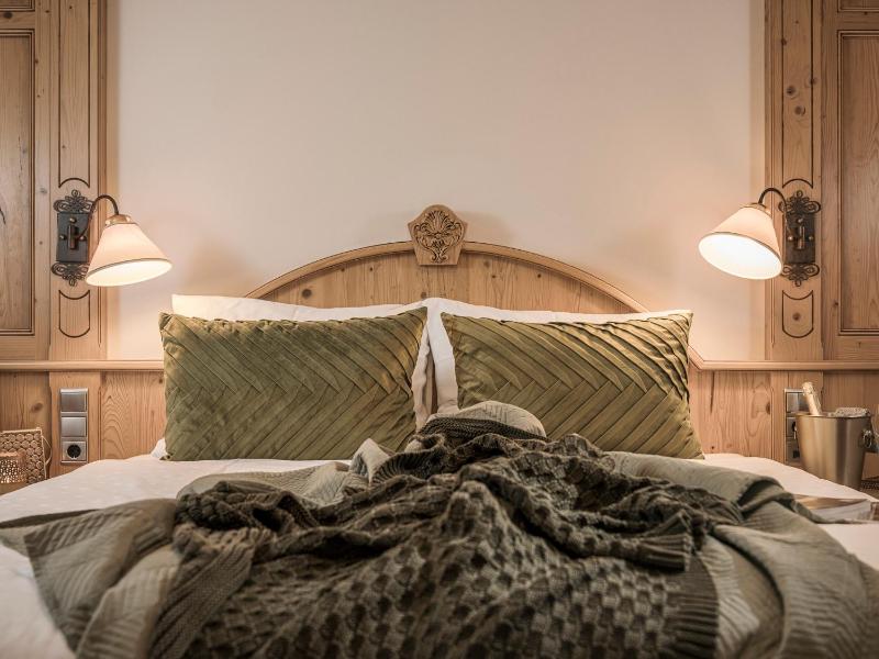 Deluxe Double Room with Balcony image 1
