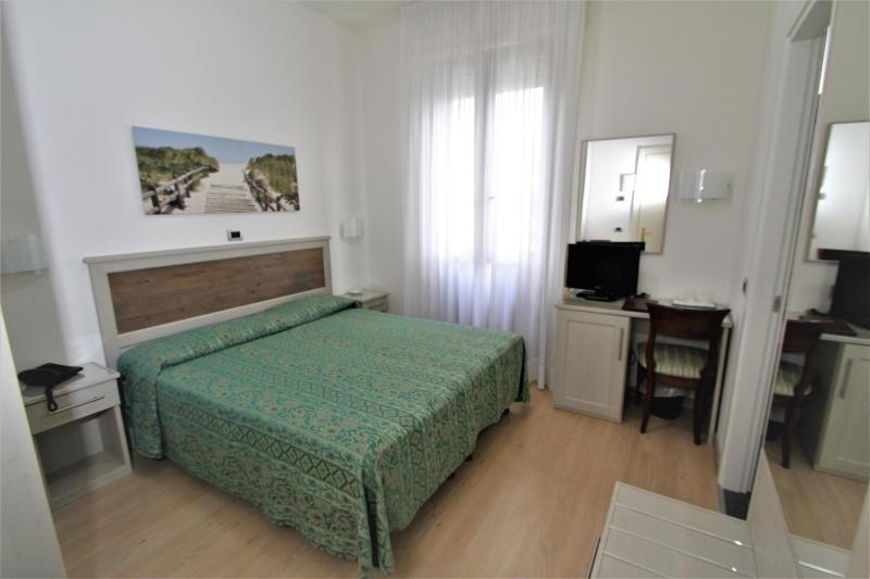Standard Single Room image 2