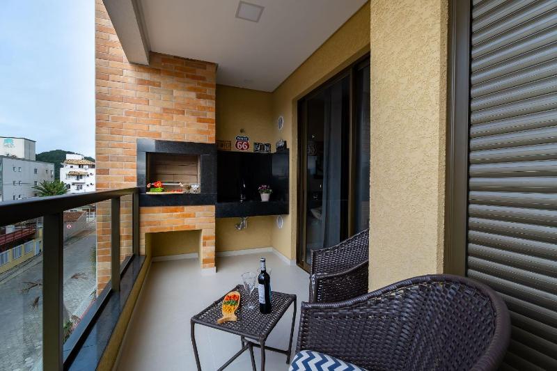 Elegante Apartamento no Centro de Bombinhas - image 2