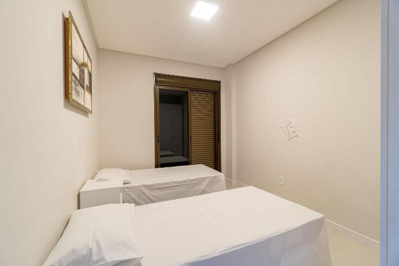 Elegante Apartamento no Centro de Bombinhas - image 18