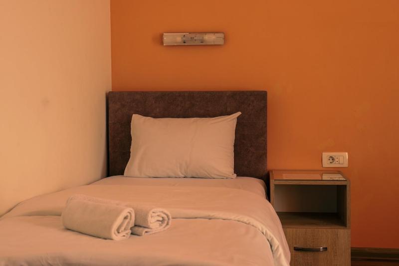 Twin Room with Balcony image 2