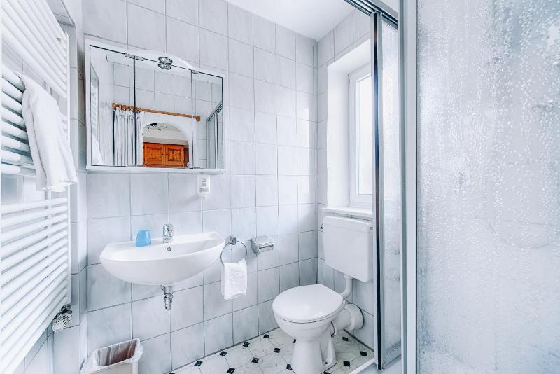 Standard Single Room image 3