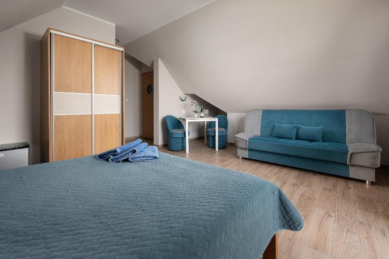 Triple Room with Balcony image 1