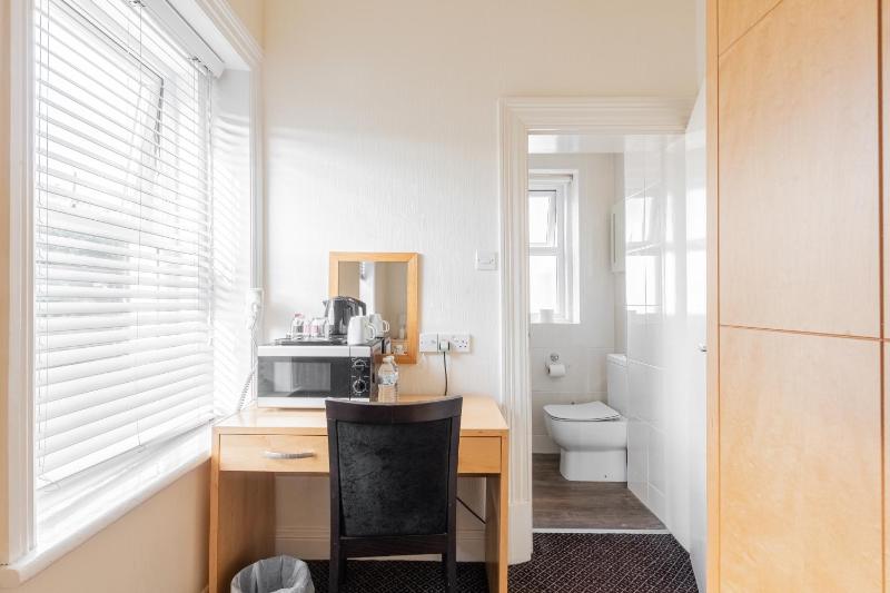 Standard Single Room image 4