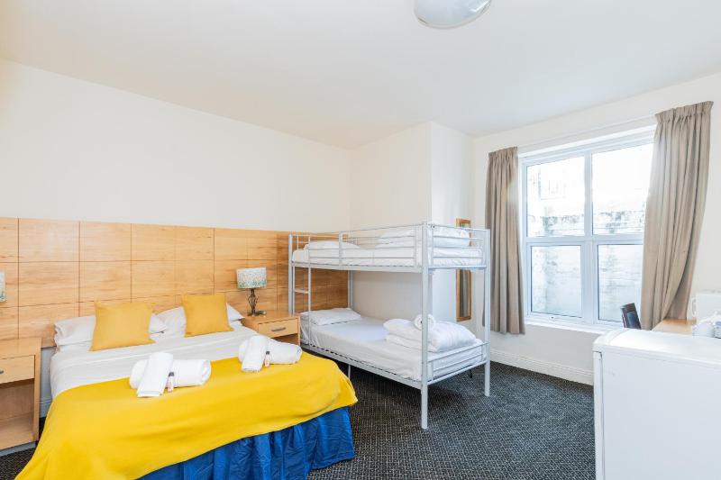 Standard Quadruple Room image 1