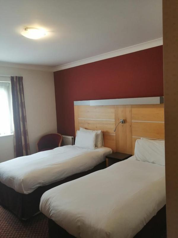 Deluxe Twin Room image 1