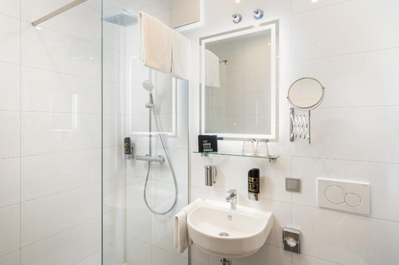 Standard Double Room image 1