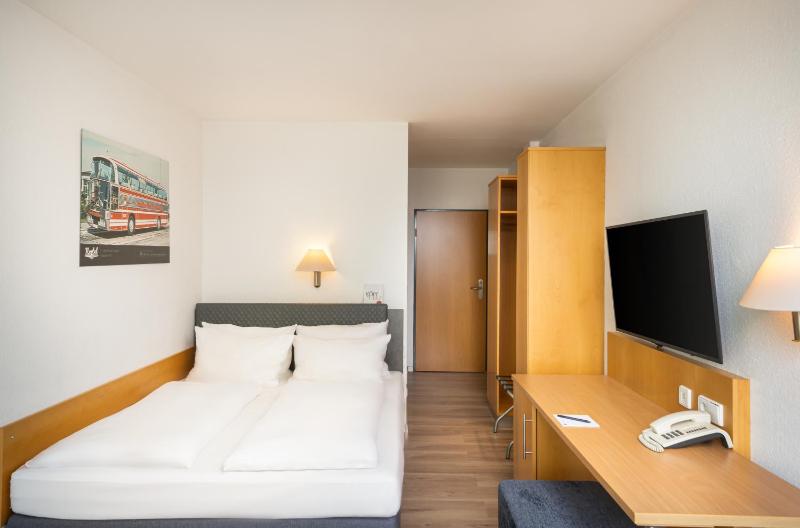 Standard Double Room image 4