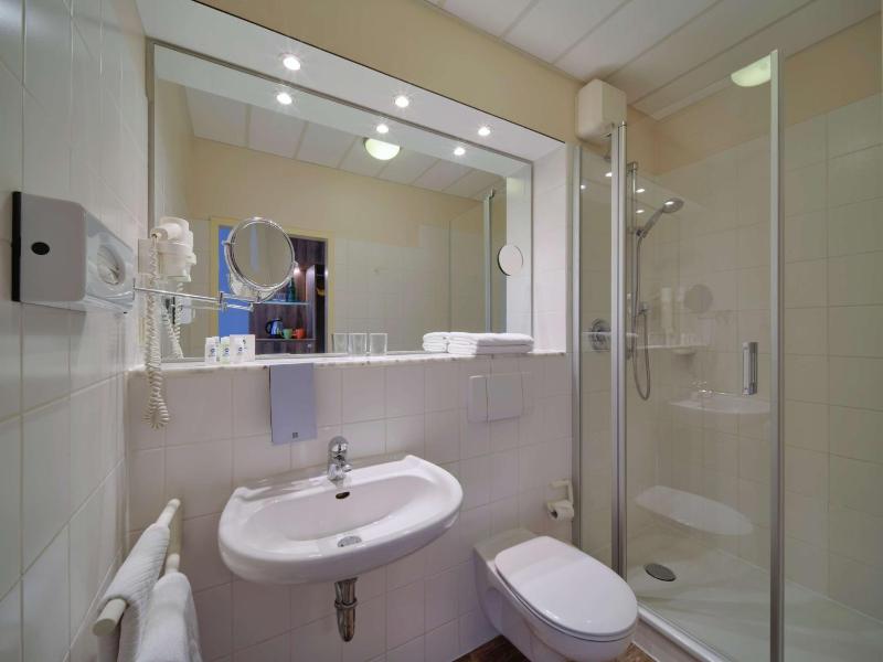 City Double Room image 3