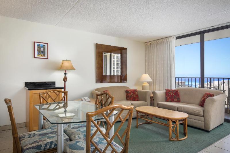 One-Bedroom Suite with City View image 2