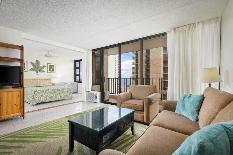 One-Bedroom Suite with Partial Ocean View image 1