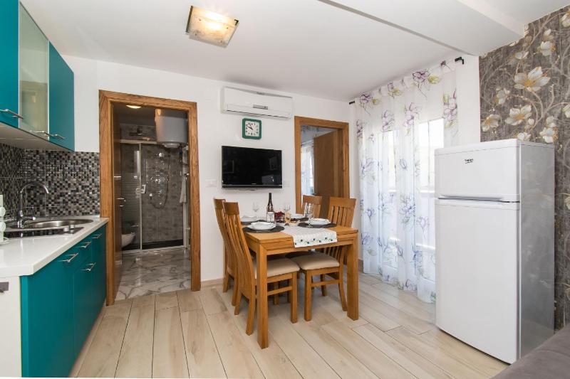 Apartment Lucija - image 8