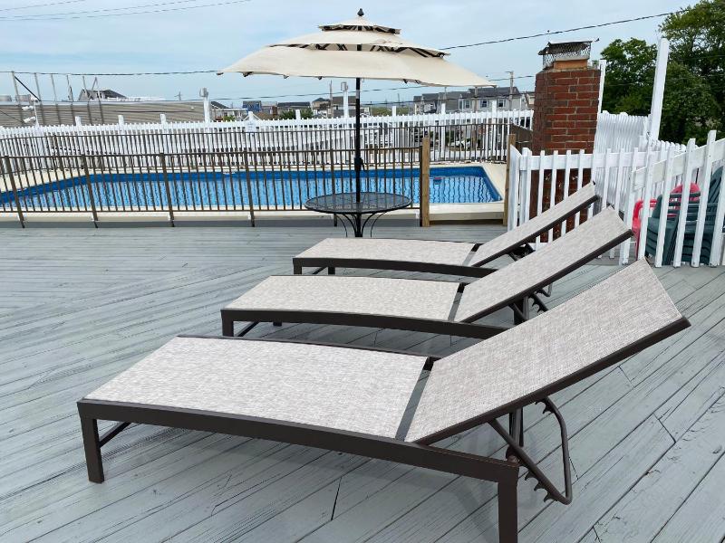 King Room with Pool View image 4