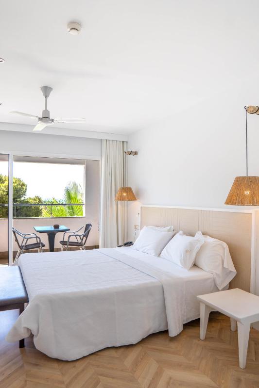 Double Room image 3