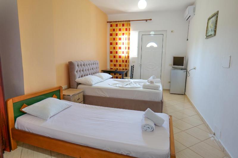 Ilias House - image 9