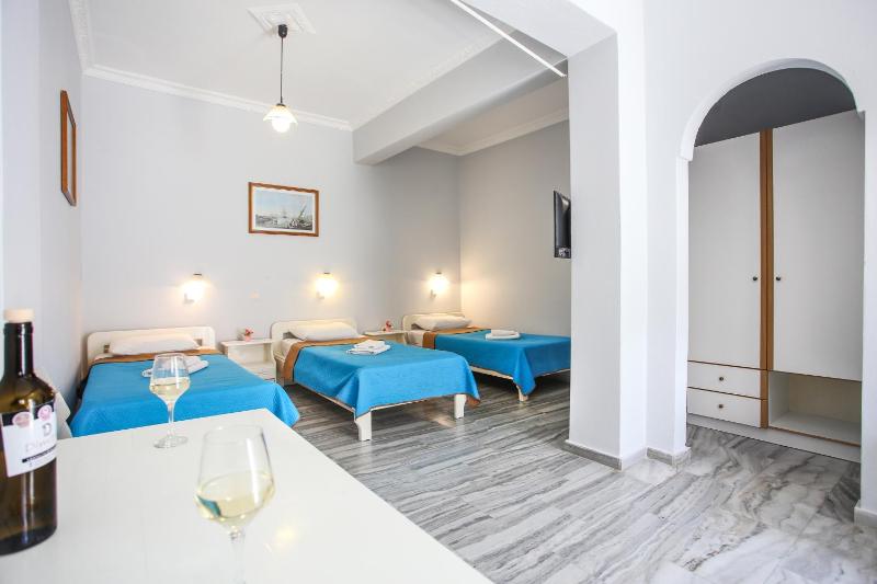 Economy Triple Room - Lower Floor image 4