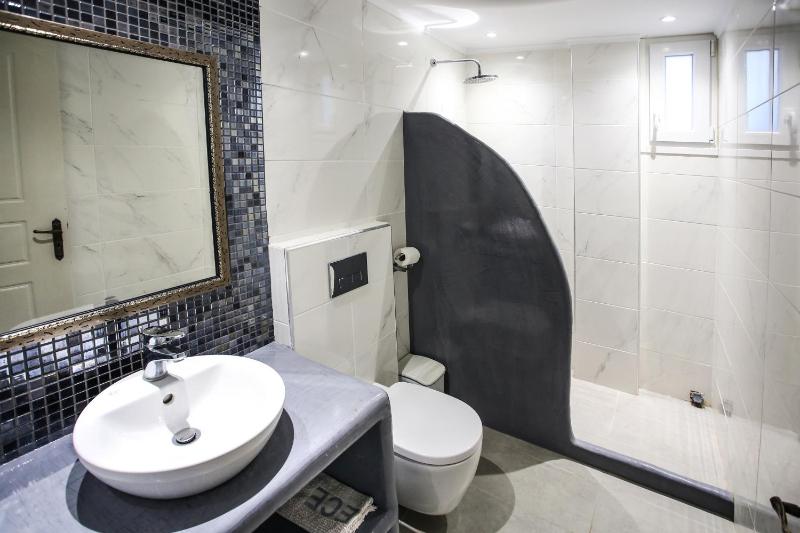 Quadruple Room - Lower Floor image 4