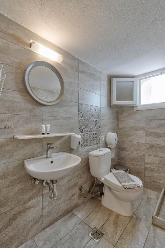 Standard Twin Room image 1