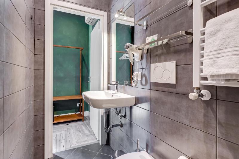 Deluxe Double Room with Spa Bath  image 2