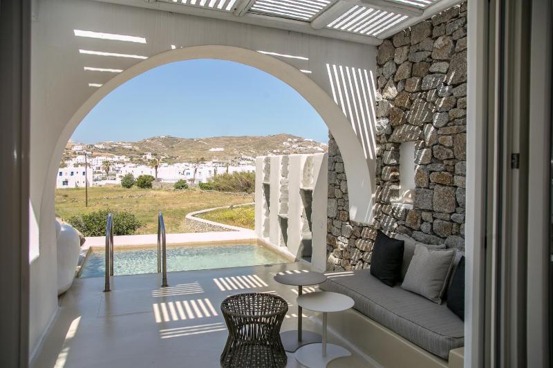 Deluxe Room with Outdoor Plunge Pool image 3