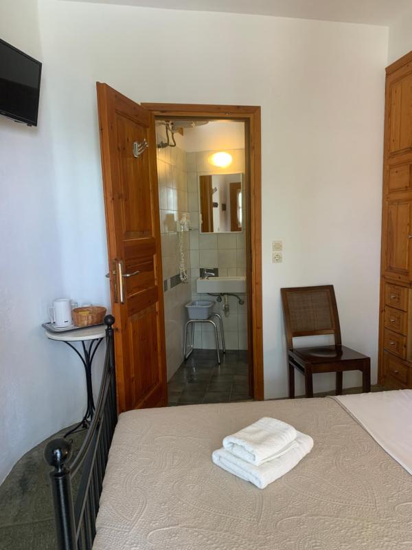 Small Single Room image 3