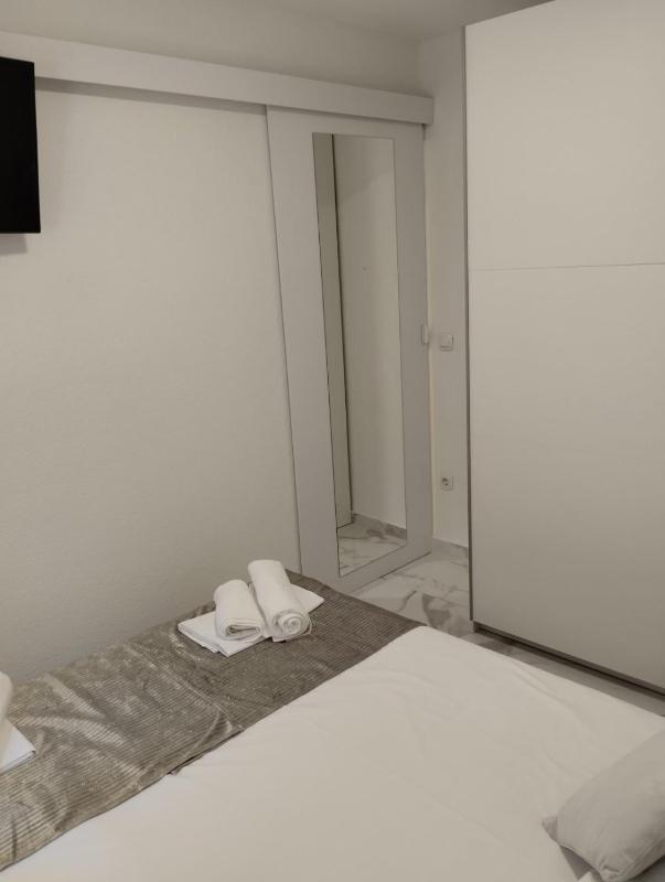 Two-Bedroom Apartment with Living Room image 4