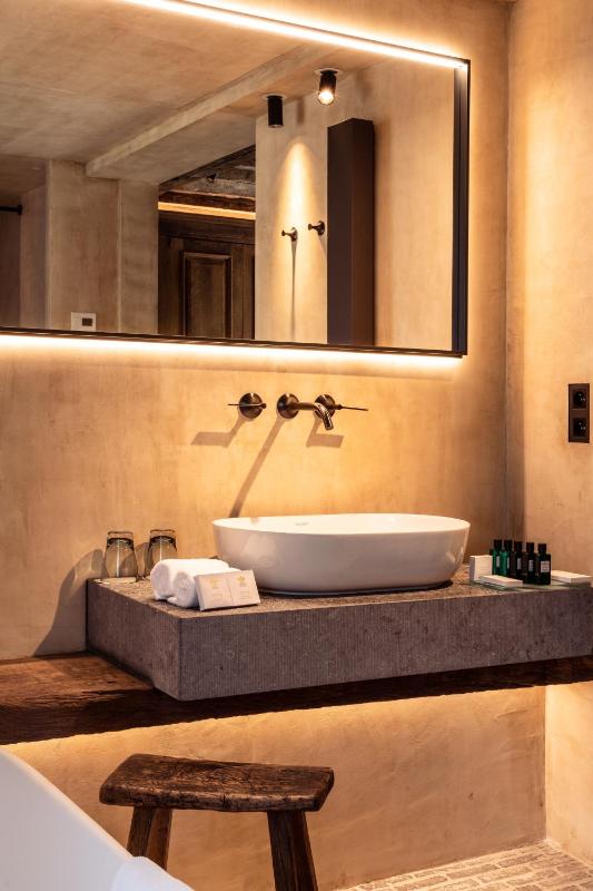 Superior Double Room with Walk-in Shower image 2