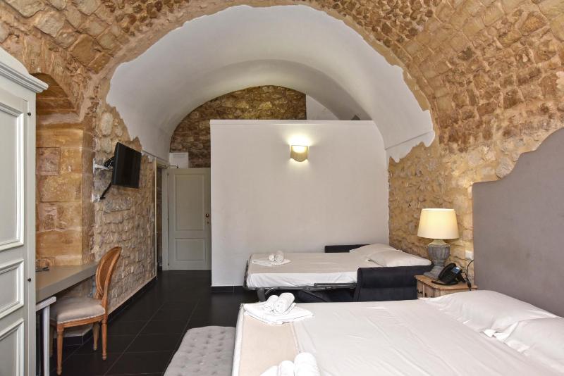 Superior Double Room image 3