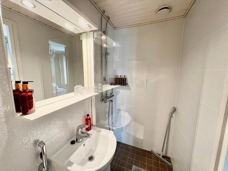 Standard Twin Room - No Pets Allowed image 1