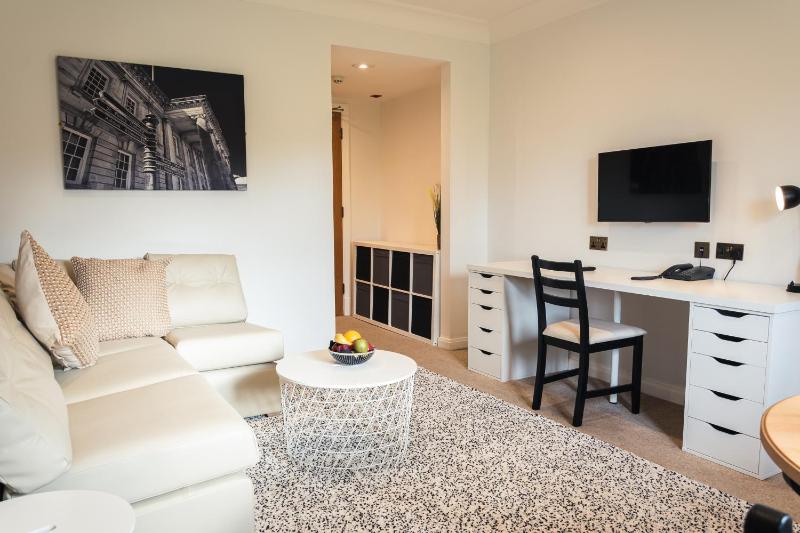 One-Bedroom Apartment image 4