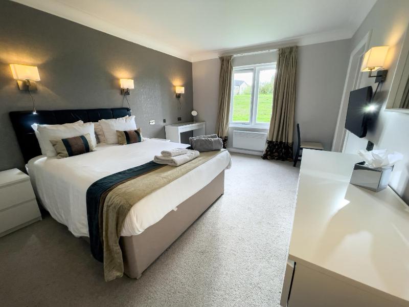 One-Bedroom Apartment image 2