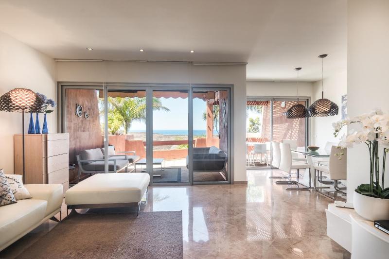 Alzaro 1-2 DELUXE SEA VIEW & JACUZZI 3B - image 9