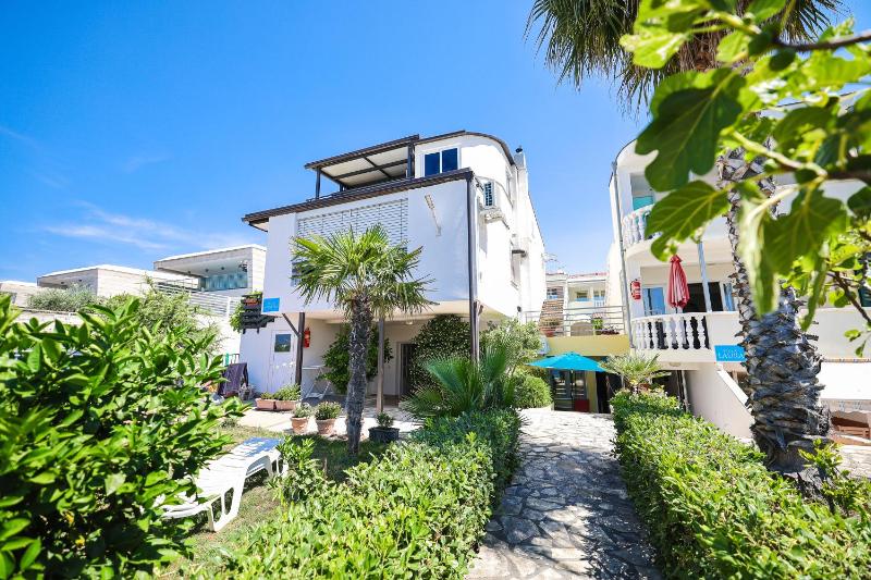 One-Bedroom Apartment with Sea View image 1