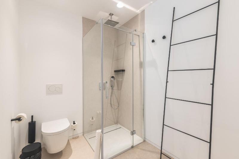 Infinity 0-8 LUXE SEA VIEW 2B - image 7