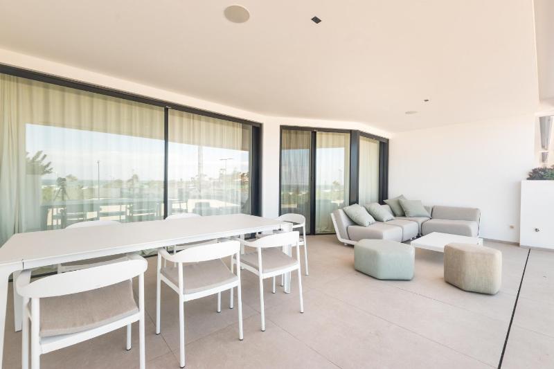 Infinity 0-8 LUXE SEA VIEW 2B - image 16