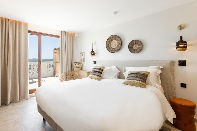 Deluxe Double Room with Balcony and Sea View image 1