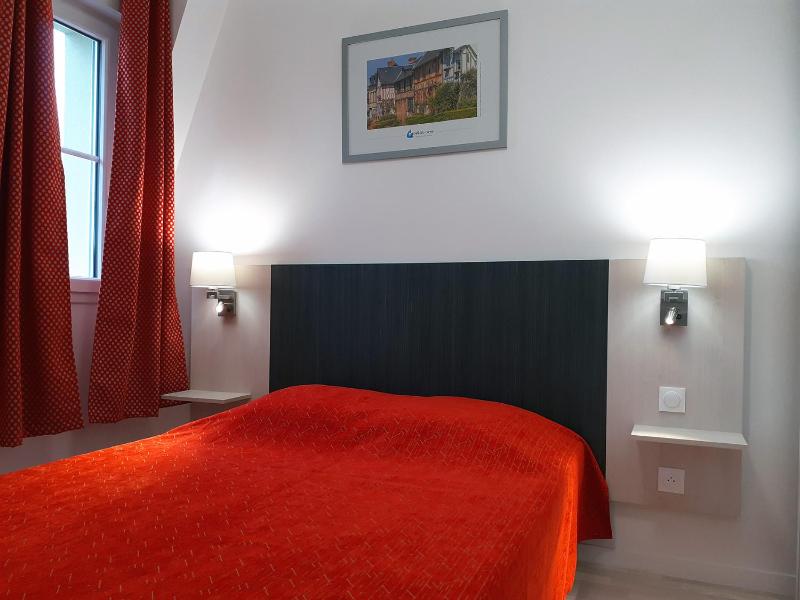 One-Bedroom Apartment image 3