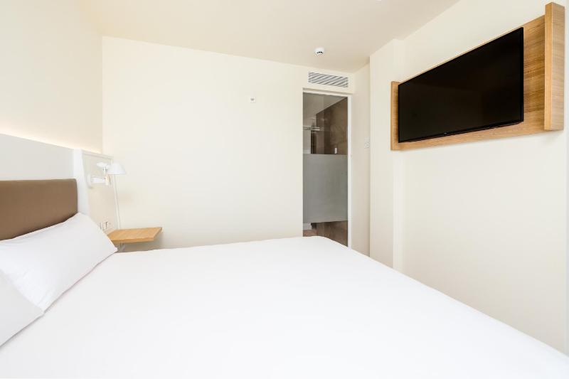 Single Room image 1
