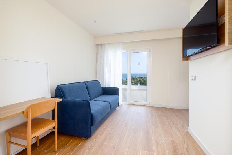 Single Room image 3