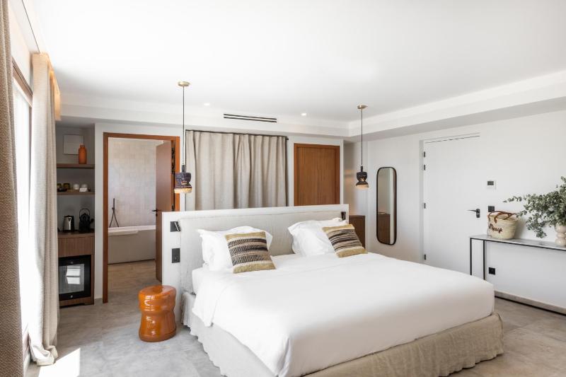 King Suite with Sea View image 1