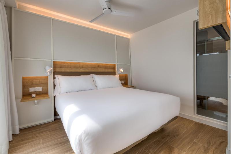 Double one bedroom image 3