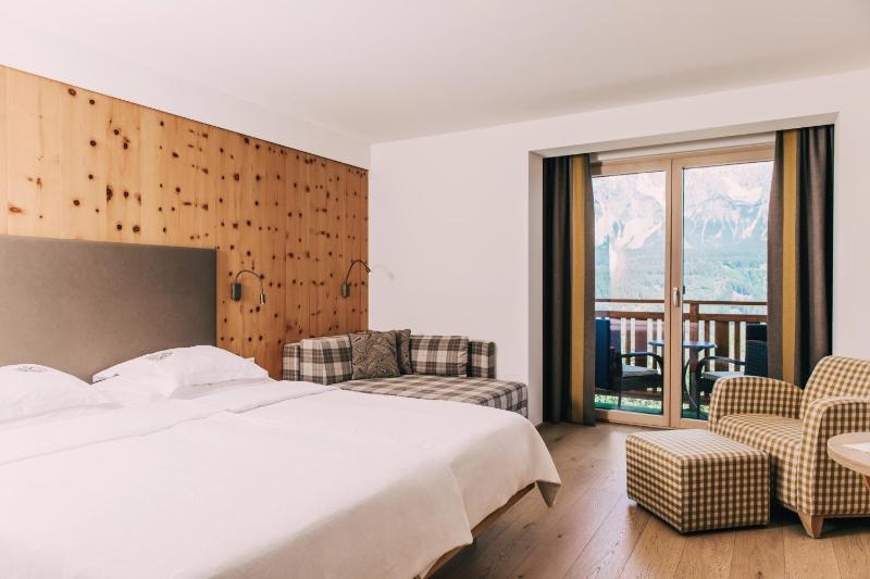Standard Double Room image 4