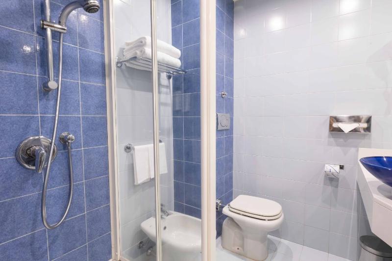 Classic Double or Twin Room image 2