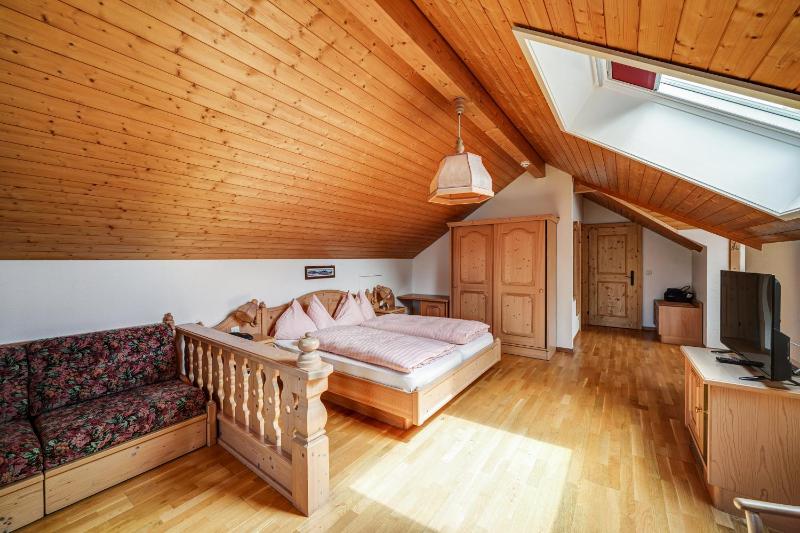 Quadruple Room image 4