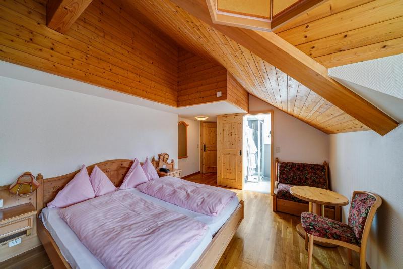 Double Room image 3