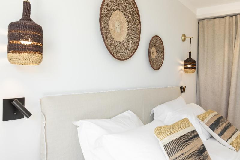 Deluxe Double Room with Balcony and Sea View image 2