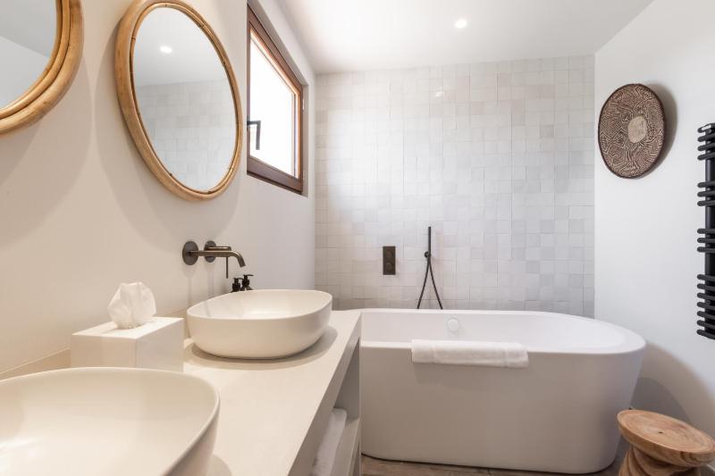 King Suite with Sea View image 4