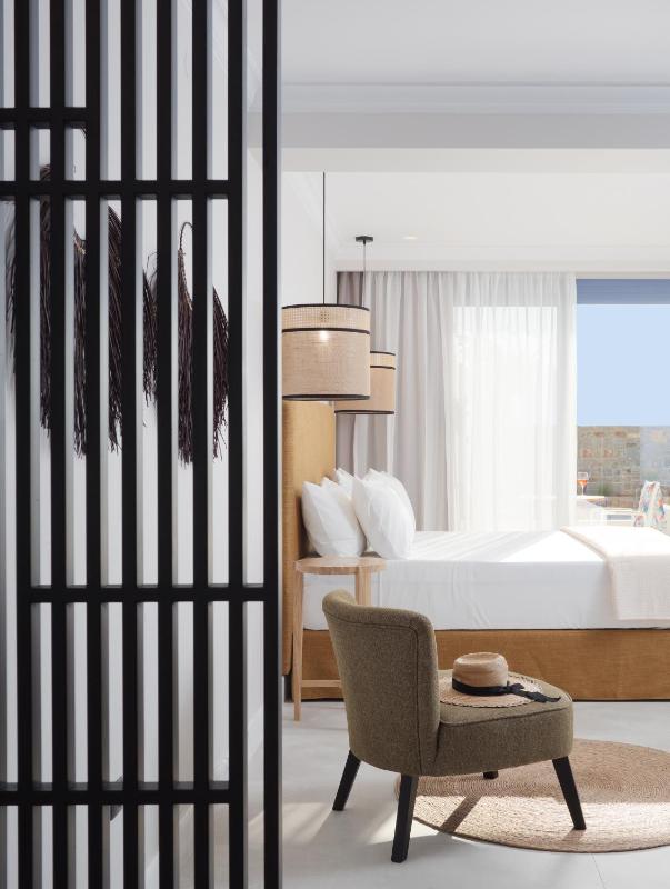 Suite with Terrace and Garden View image 4