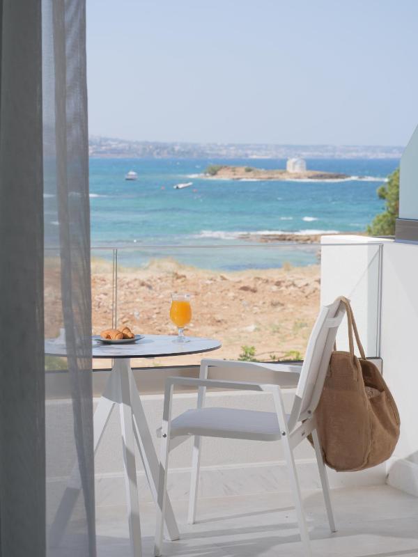 Suite with Side Sea View image 4