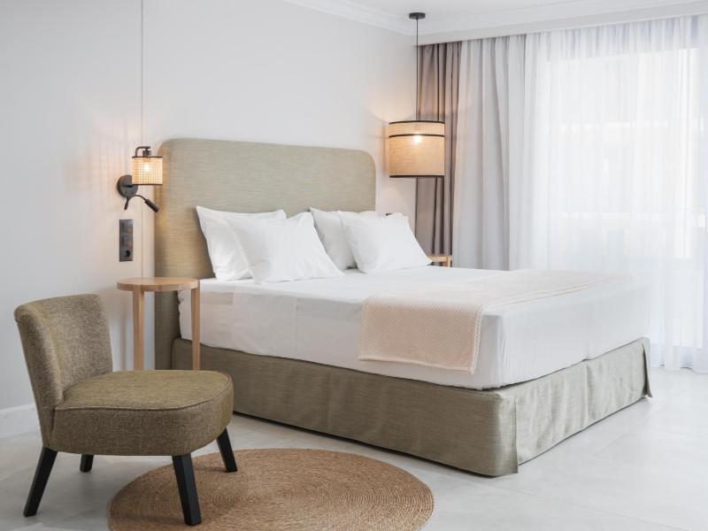 Suite with Side Sea View image 2